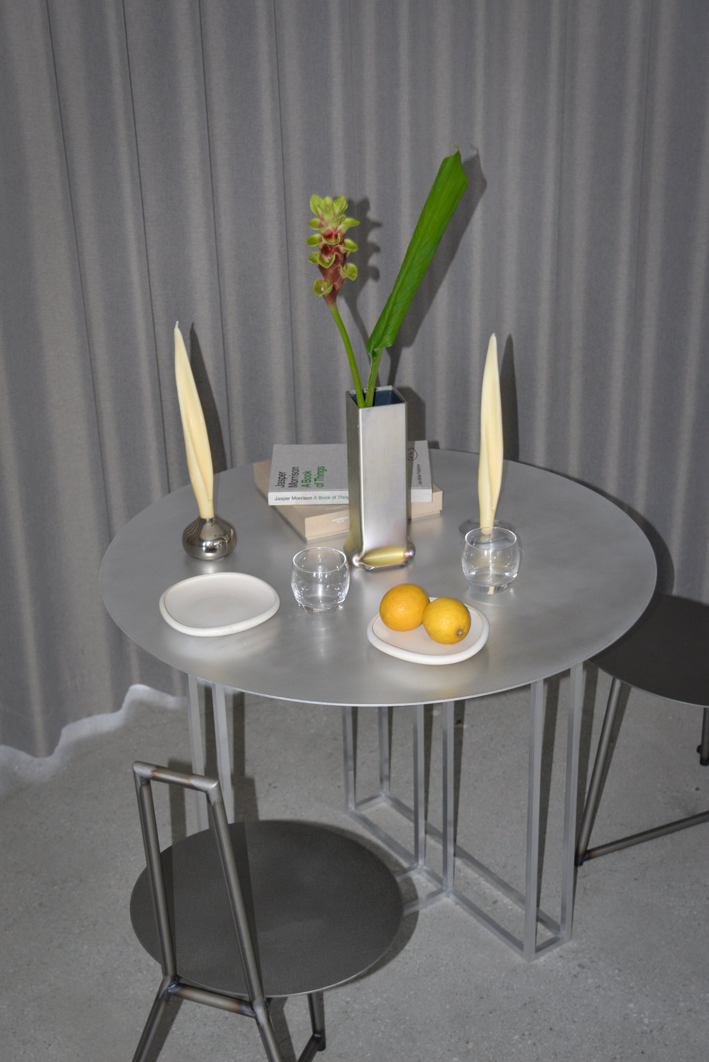 Frame round table