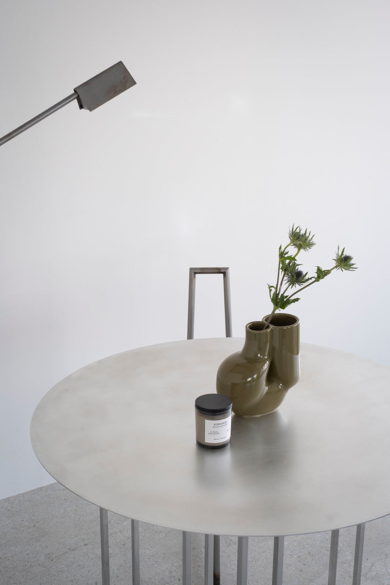 Frame round tableのスタイリング