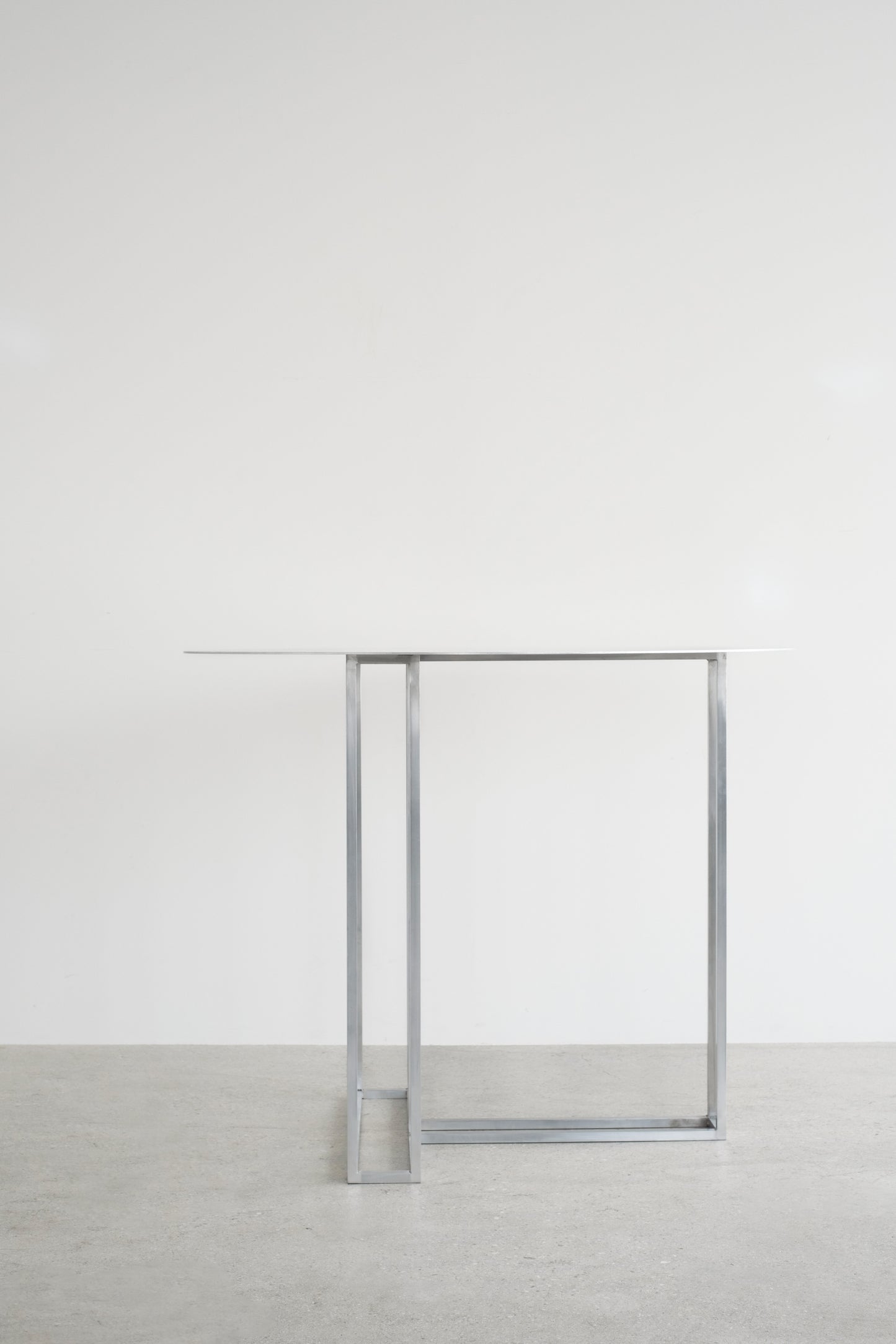 Frame round table