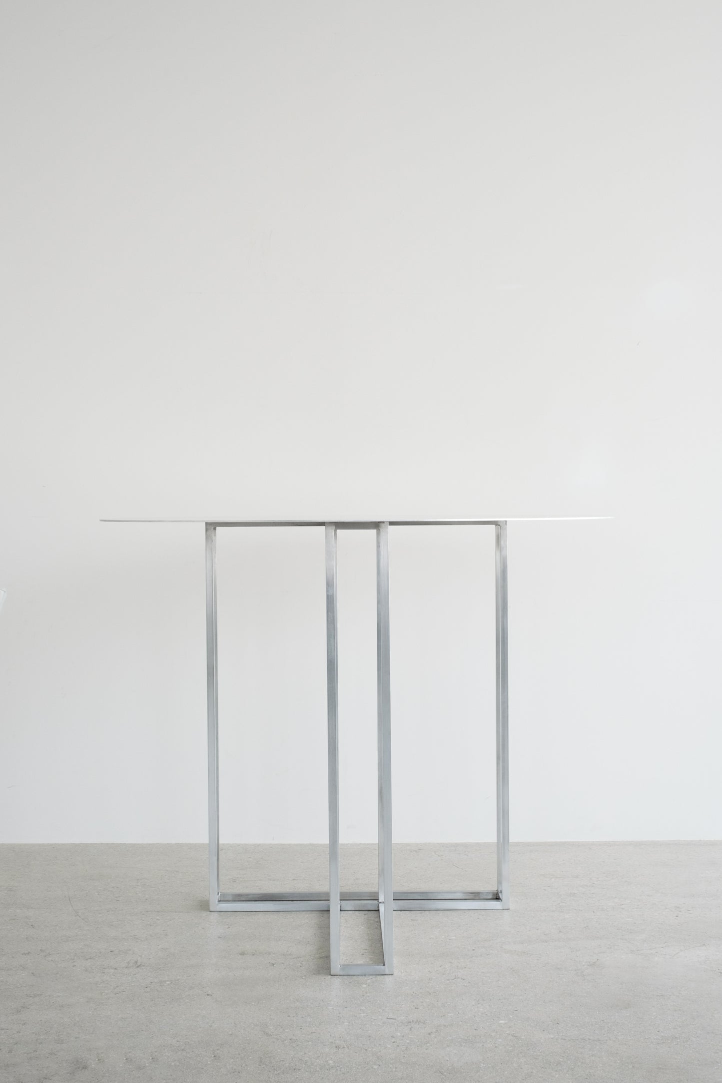 Frame round table
