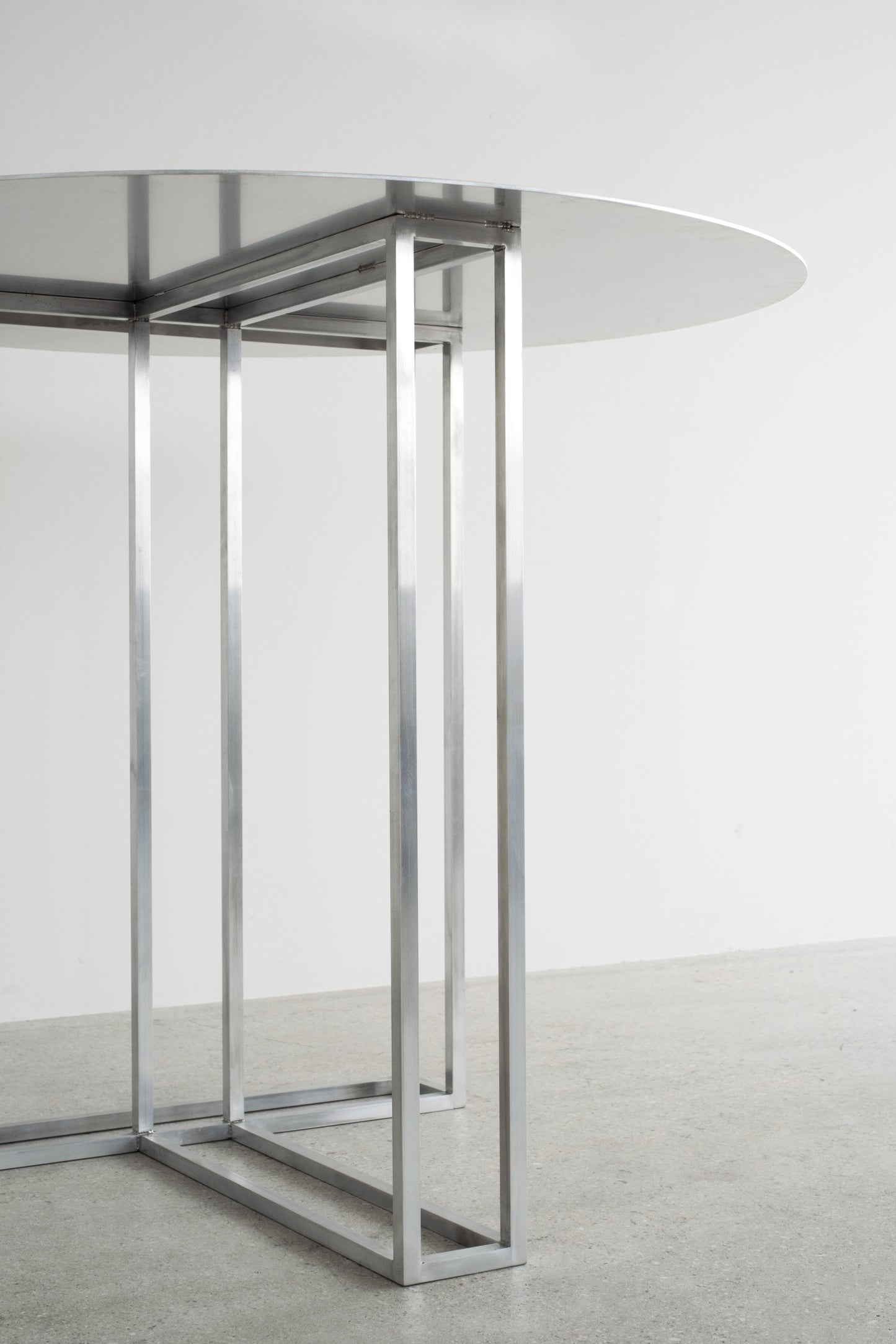 Frame round table