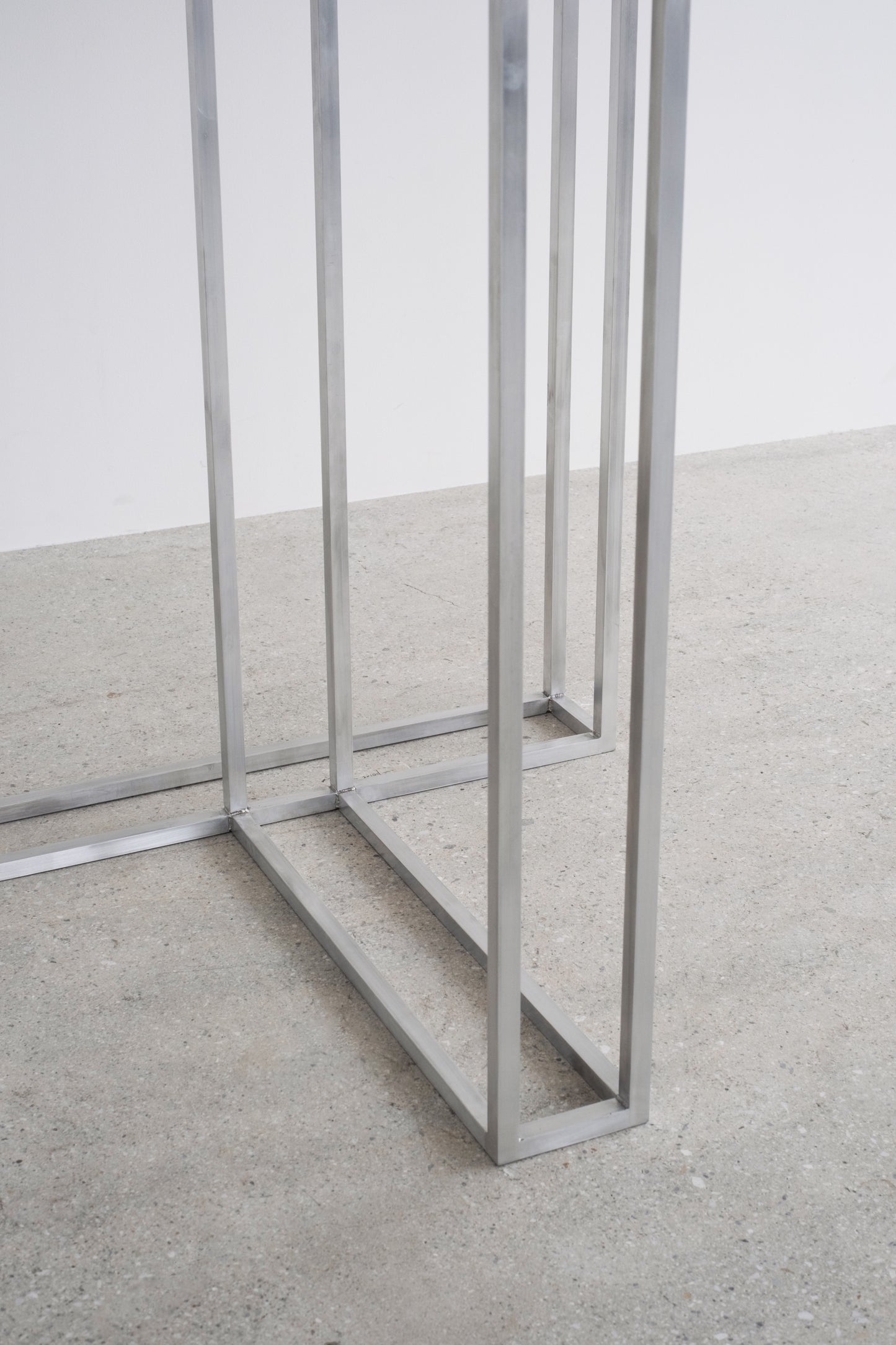 Frame round table