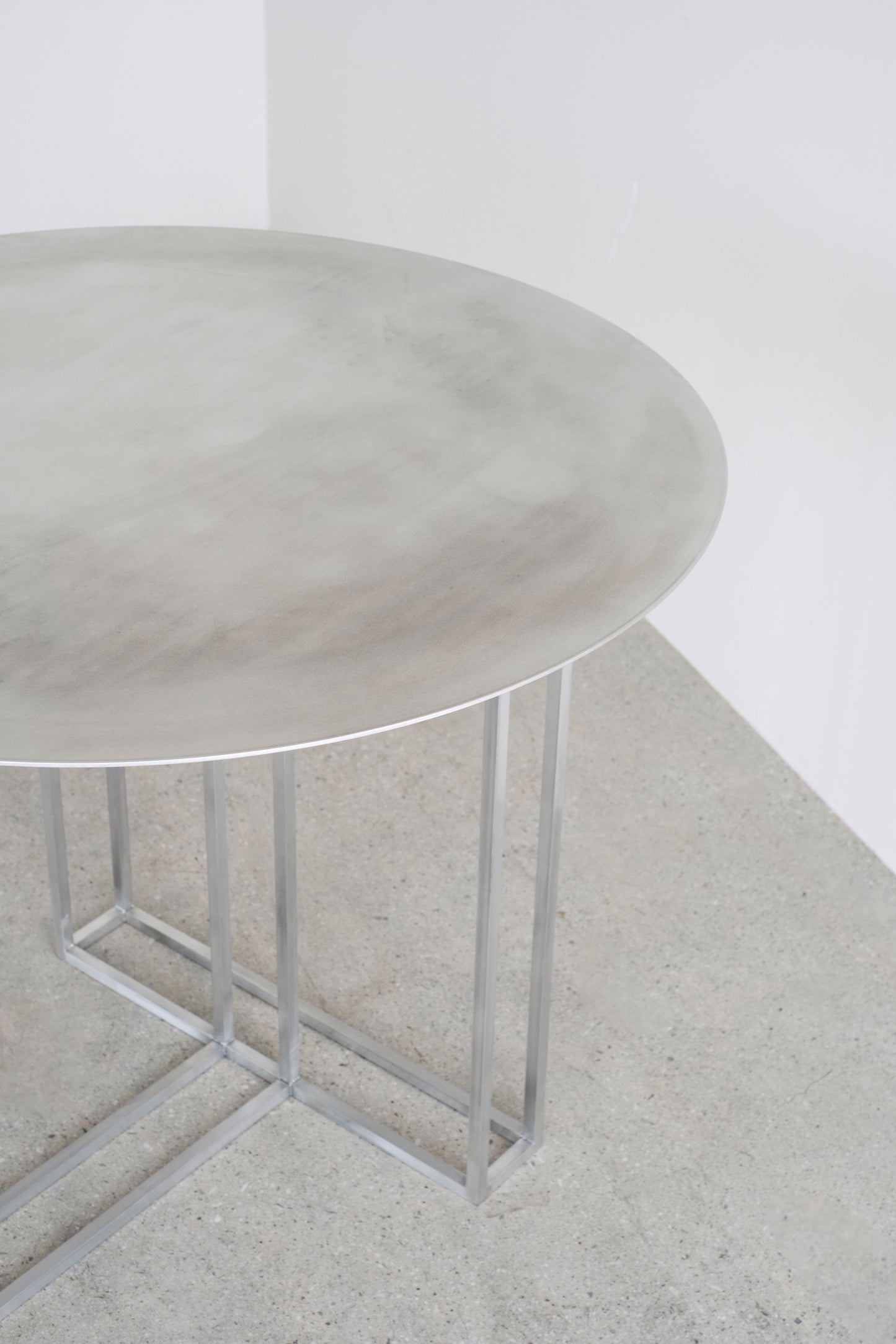 Frame round table