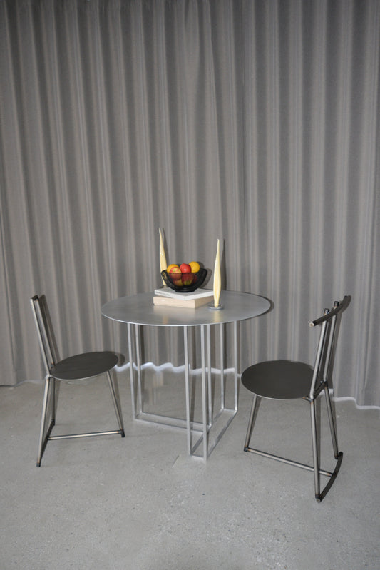 Frame round table