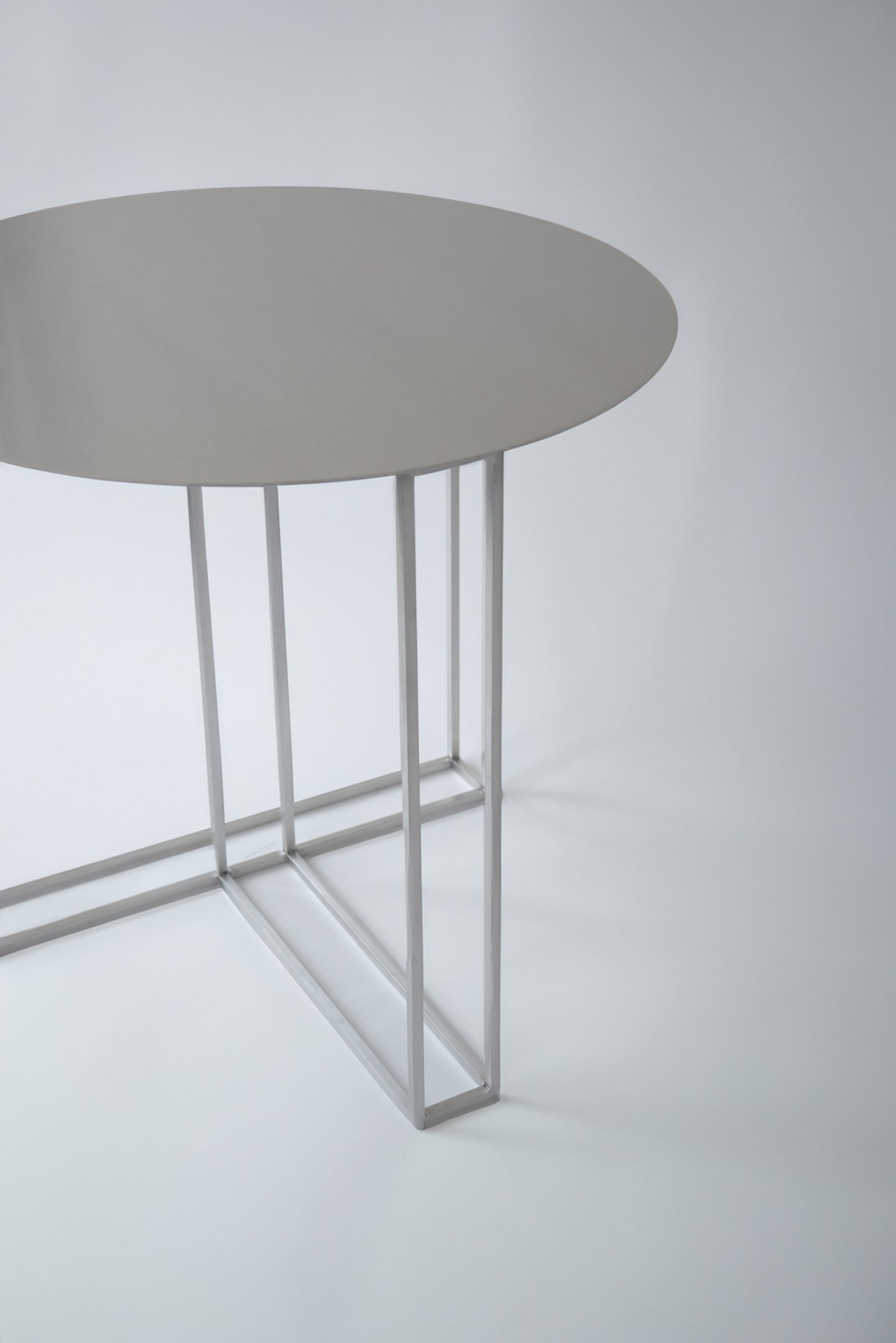 Frame Round Table