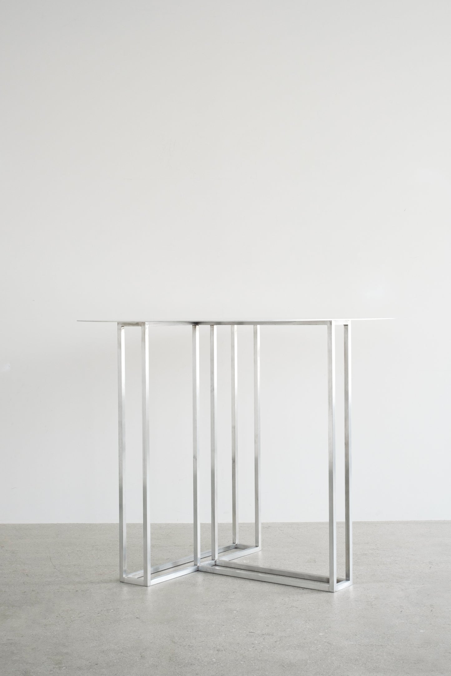 Frame round table